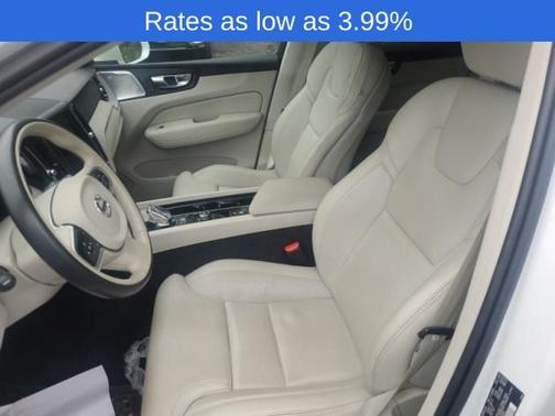 2023 Volvo XC60 B5 Ultimate Bright Theme