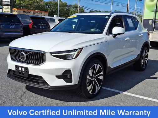 2023 Volvo XC40 B5 Plus Bright Theme