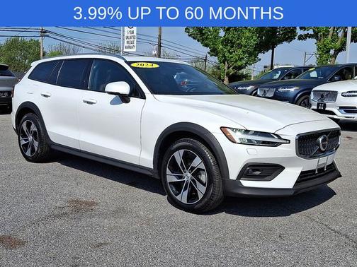 2024 Volvo V60 Cross Country B5 Plus