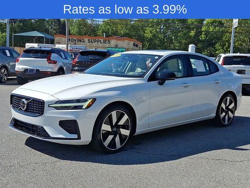 2024 Volvo S60 Recharge Plug-In Hybrid T8 Plus Dark Theme