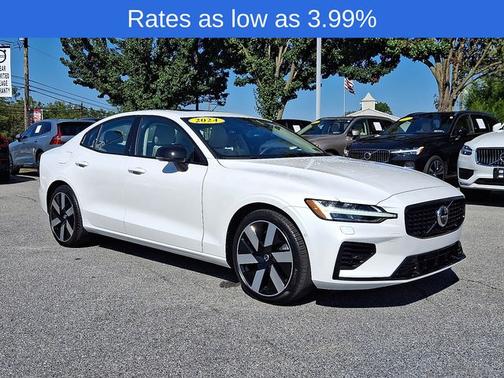 2024 Volvo S60 Recharge Plug-In Hybrid T8 Plus Dark Theme