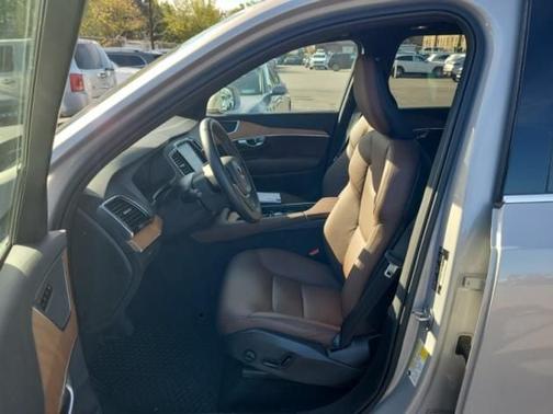 2024 Volvo XC90 B6 Plus Bright Theme