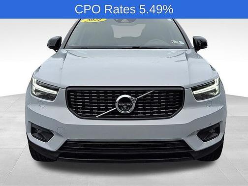 Glacier Silver Metallic 2021 Volvo XC40 R-Design