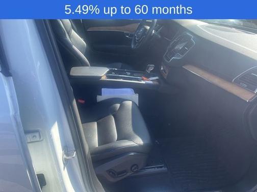 2022 Volvo XC90 T5 Momentum