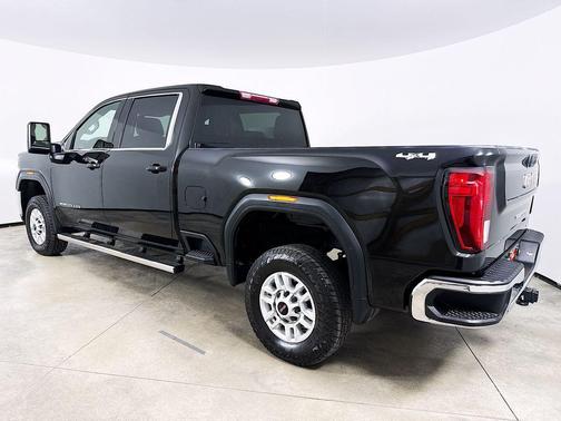 Onyx Black 2022 GMC Sierra 2500 SLE
