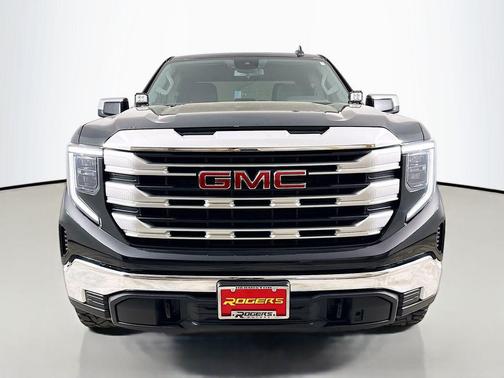 Onyx Black 2022 GMC Sierra 1500 SLE