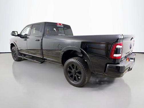 Diamond Black Crystal Pearlcoat 2020 RAM 3500 Laramie Crew Cab 4x4 8' Box