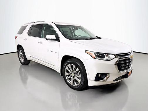 Iridescent Pearl Tricoat 2021 Chevrolet Traverse Premier