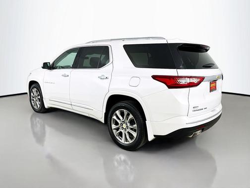 Iridescent Pearl Tricoat 2021 Chevrolet Traverse Premier