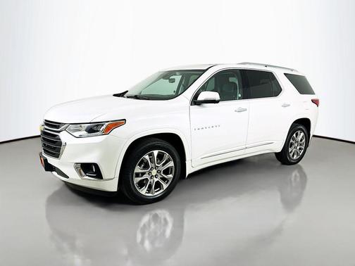 Iridescent Pearl Tricoat 2021 Chevrolet Traverse Premier