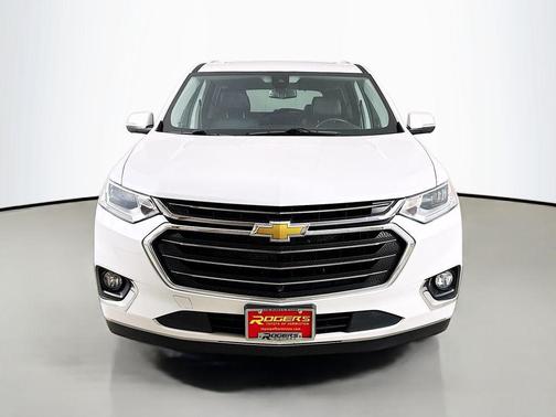 Iridescent Pearl Tricoat 2021 Chevrolet Traverse Premier