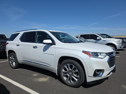 Iridescent Pearl Tricoat 2021 Chevrolet Traverse Premier