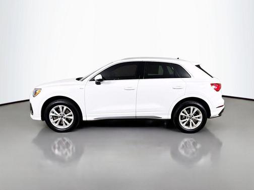 2022 Audi Q3 45 S line Premium