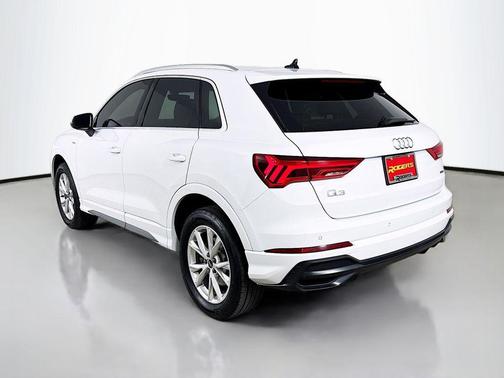 2022 Audi Q3 45 S line Premium