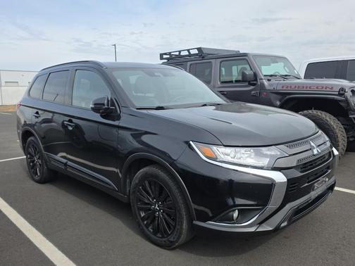 Labrador Black Metallic 2020 Mitsubishi Outlander LE S-AWC