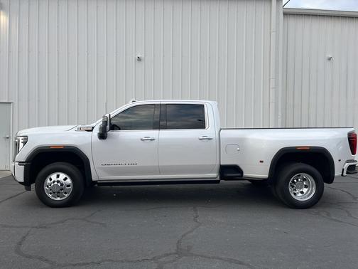2025 GMC Sierra 3500 Denali
