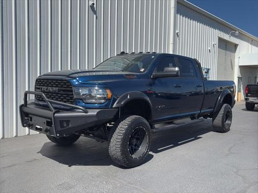 2022 RAM 3500 Big Horn Crew Cab 4x4 8' Box