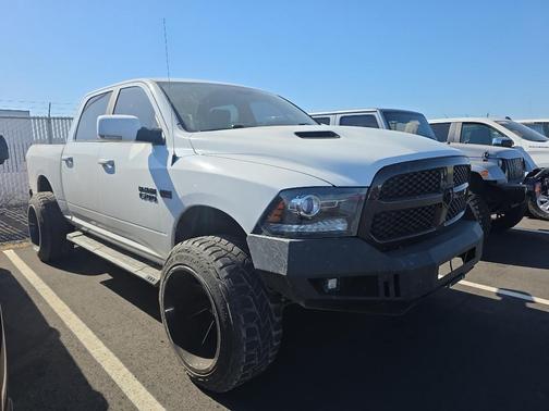 Bright White Clearcoat 2017 RAM 1500 Night