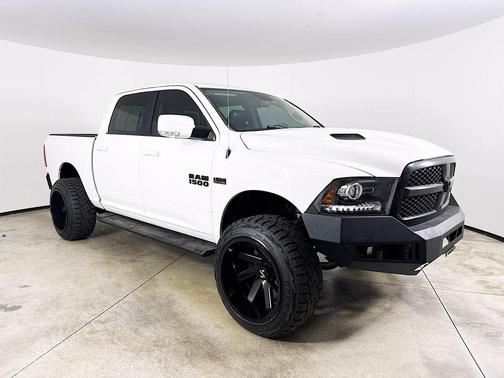 Bright White Clearcoat 2017 RAM 1500 Night Crew Cab 4x4 5'7' Box