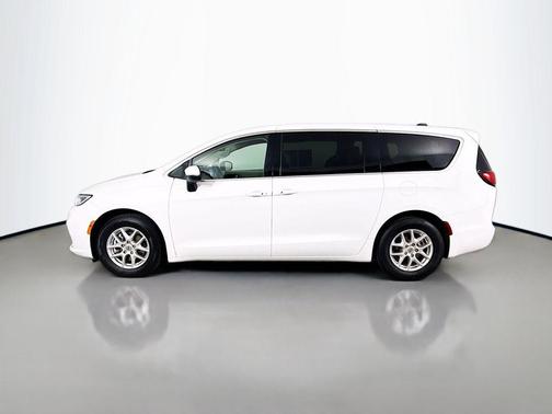 Bright White Clearcoat 2023 Chrysler Pacifica Touring L