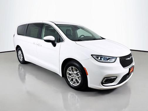 Bright White Clearcoat 2023 Chrysler Pacifica Touring L