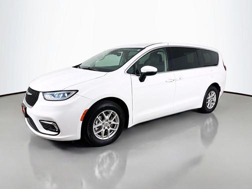 Bright White Clearcoat 2023 Chrysler Pacifica Touring L