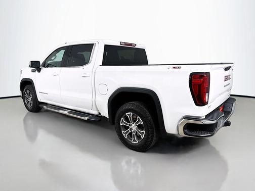 Summit White 2023 GMC Sierra 1500 SLE