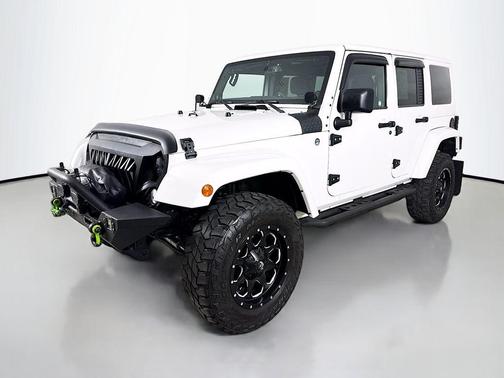 Bright White Clearcoat 2014 Jeep Wrangler Unlimited Sahara