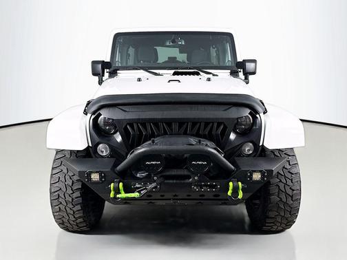 Bright White Clearcoat 2014 Jeep Wrangler Unlimited Sahara