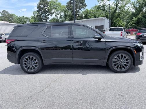 Mosaic Black Metallic 2023 Chevrolet Traverse RS