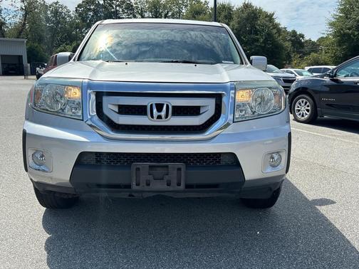 Silver 2011 Honda Pilot EX-L