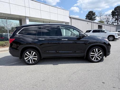 Crystal Black Pearl 2016 Honda Pilot Touring