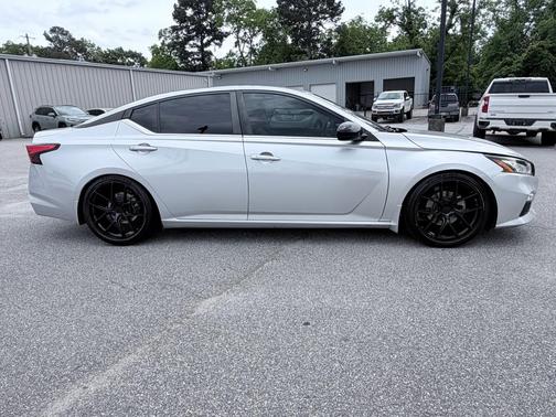 Brilliant Silver Metallic 2022 Nissan Altima 2.5 SR