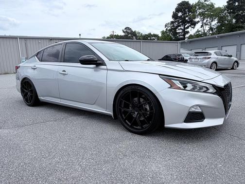 Brilliant Silver Metallic 2022 Nissan Altima 2.5 SR
