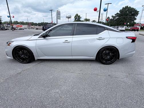 Brilliant Silver Metallic 2022 Nissan Altima 2.5 SR
