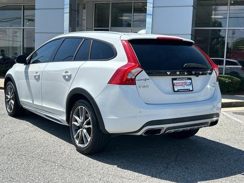 2018 Volvo V60 Cross Country T5