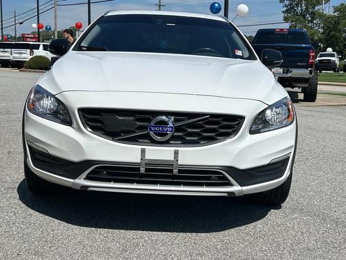 2018 Volvo V60 Cross Country T5
