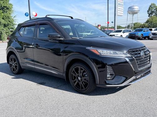 Super Black 2021 Nissan Kicks SR