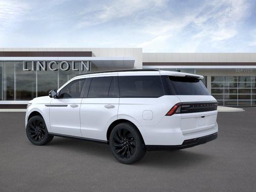 Pristine White Metallic Tri-Coat 2026 Lincoln Navigator Reserve