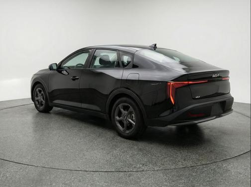 Aurora Black Pearl 2025 Kia K4 LXS
