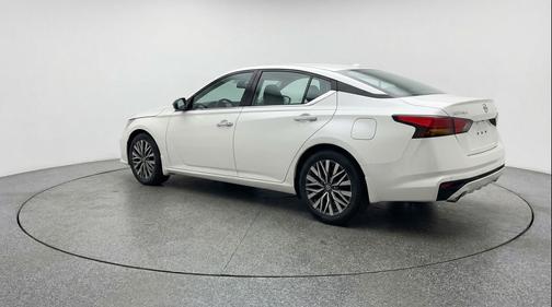 Glacier White 2025 Nissan Altima SV FWD