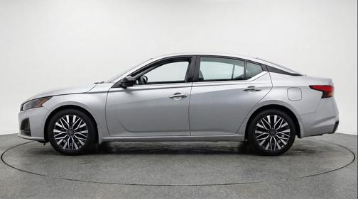Gun Metallic 2025 Nissan Altima SV FWD