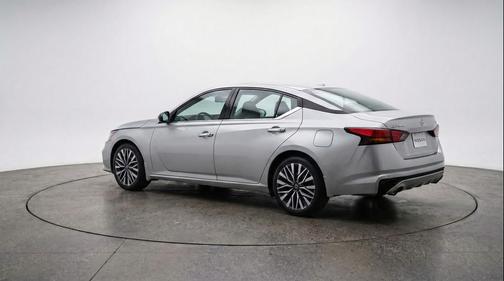 Gun Metallic 2025 Nissan Altima SV FWD