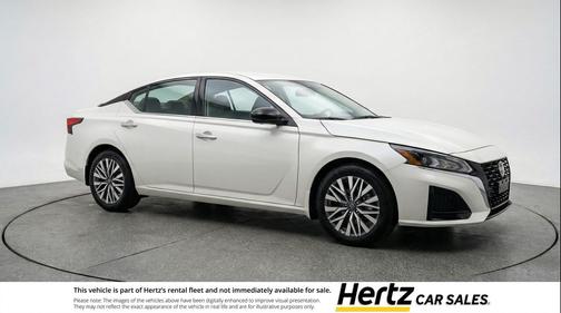 Pearl White Tricoat 2025 Nissan Altima SV FWD
