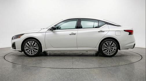 Pearl White Tricoat 2025 Nissan Altima SV FWD