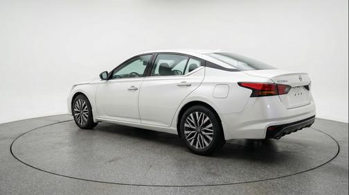 Pearl White Tricoat 2025 Nissan Altima SV FWD