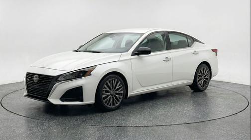 Pearl White Tricoat 2025 Nissan Altima SV FWD