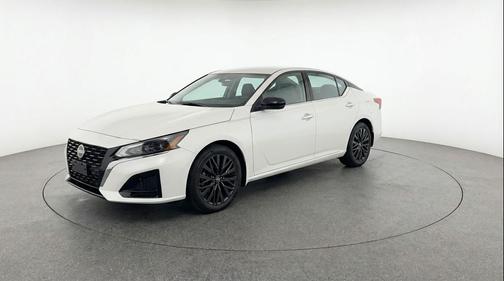 Glacier White 2025 Nissan Altima SV FWD
