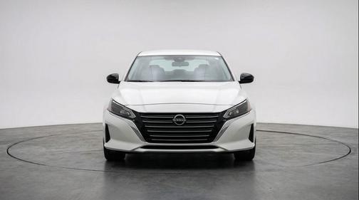 Pearl White Tricoat 2025 Nissan Altima SV FWD