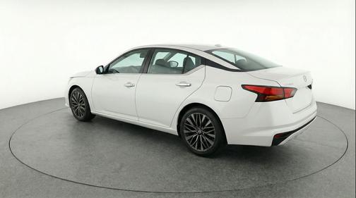 Pearl White Tricoat 2025 Nissan Altima SV FWD